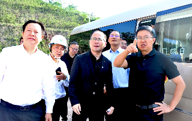 宜賓市南溪區(qū)委書記、南溪經(jīng)開區(qū)黨工委書記劉剛率隊(duì)調(diào)研遠(yuǎn)東宜賓智能產(chǎn)業(yè)園
