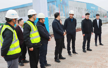 南溪經(jīng)開區(qū)黨工委副書記、管委會(huì)主任李勇一行蒞臨遠(yuǎn)東股份宜賓智能產(chǎn)業(yè)園調(diào)研指導(dǎo)